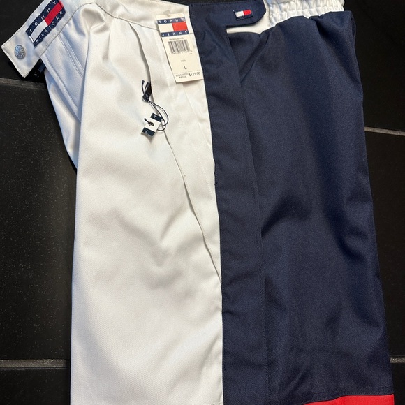 Tommy Hilfiger sailing/yachting pants with side zippers.  Classic red/white/blue - Picture 1 of 11